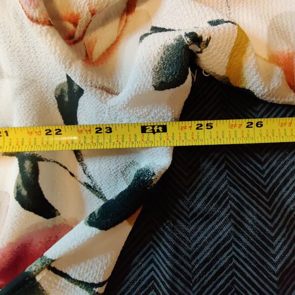 NWT RELATIVITY Floral Top with Asymmetric hem & 3/4 Bell Sleeves-Lace inset, XL - Picture 11 of 16